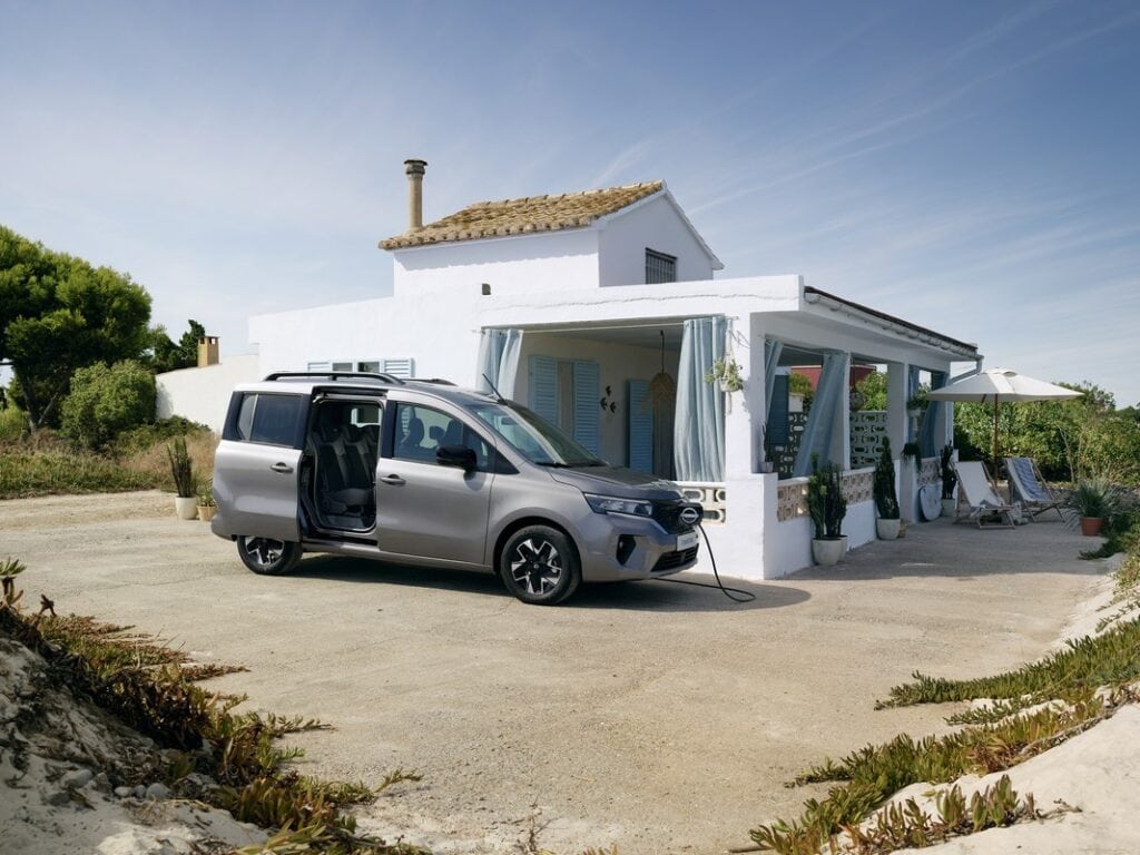 Nissan Townstar EV Combi: il nuovo modello 100% elettrico con un’autonomia di 285 km