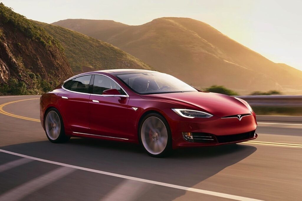 Le batteria Tesla perdono solo il 12% in 320.000 km
