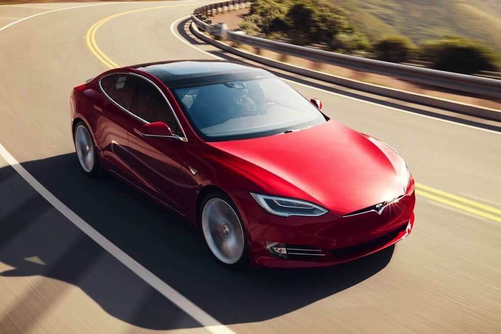 Tesla Model S: prezzi e caratteristiche della supercar elettrica