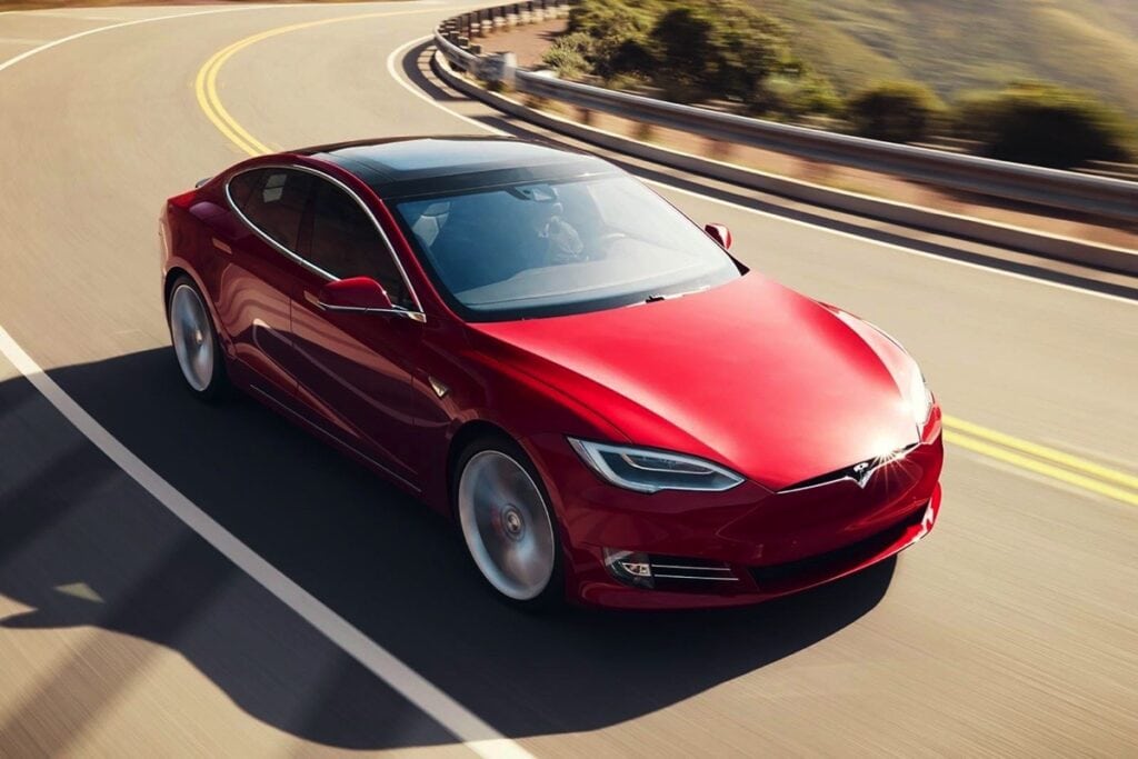 Tesla Model S: prezzi e caratteristiche della supercar elettrica