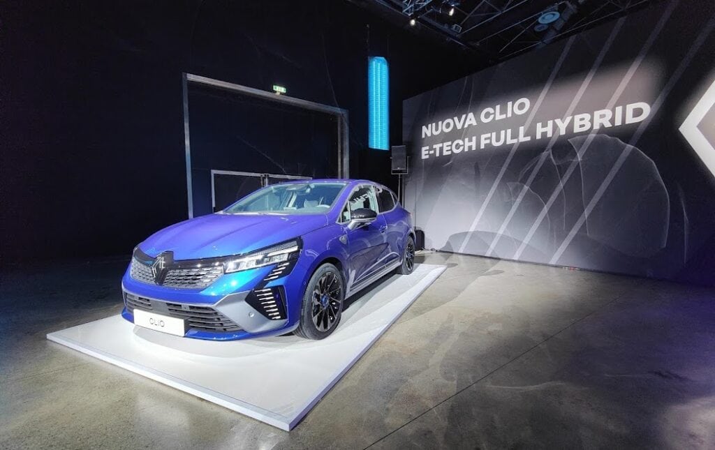 Presentata a Milano la nuova Renault Clio con motori ibridi benzina, diesel e GPL