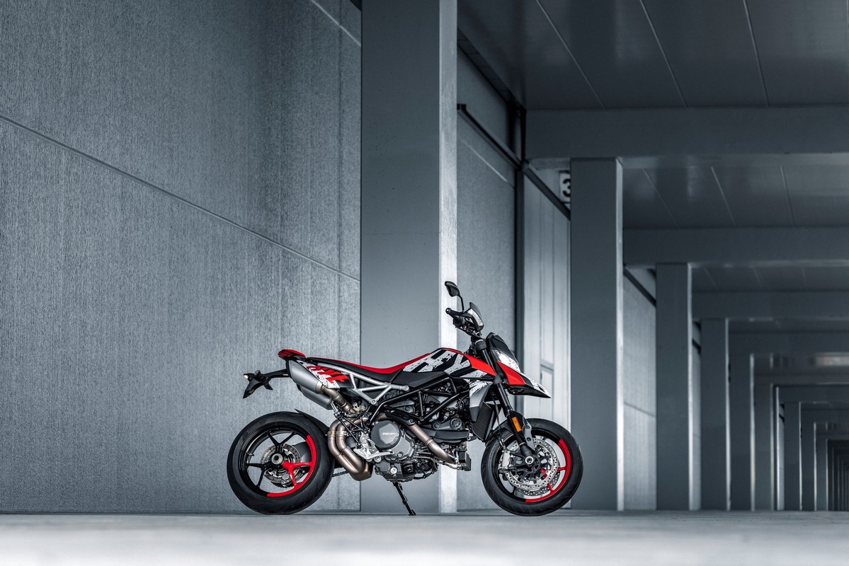 Ducati Hypermotard 950 RVE 2024 motore, prezzo e livrea