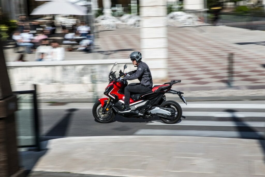 Eleveit Antibes AIR Canvas: la sneaker perfetta anche quando scendi dalla moto