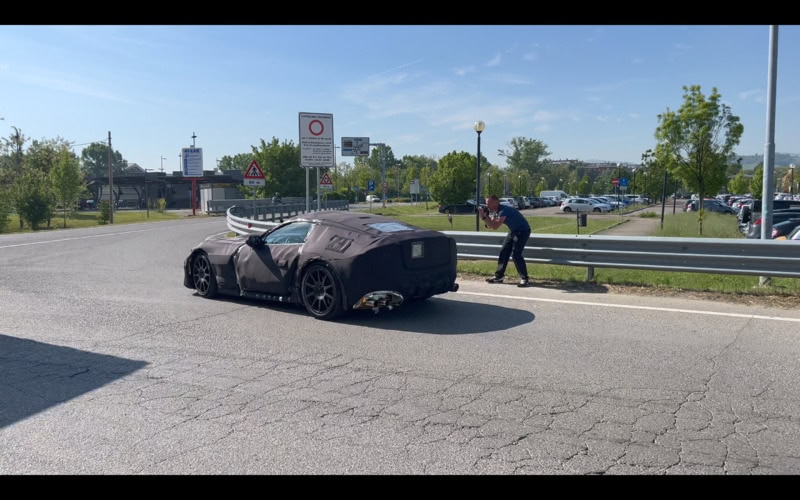 Le foto spia dell’erede della Ferrari 812 apparse in rete