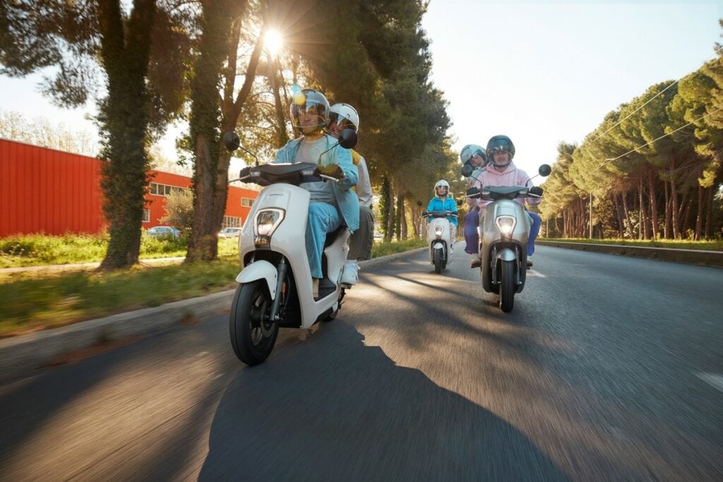 Honda EM1 e 2023: il ciclomotore elettrico con 41,3 km di autonomia costa 3.199 Euro