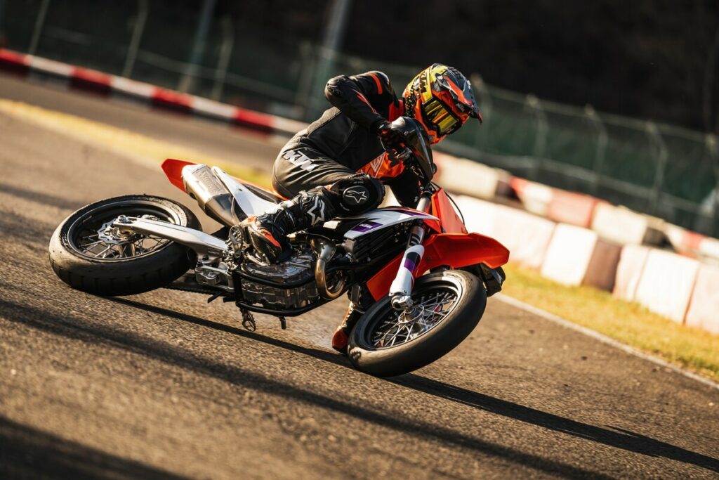 KTM 450 SMR 2024: la nuova moto a 13.190 euro