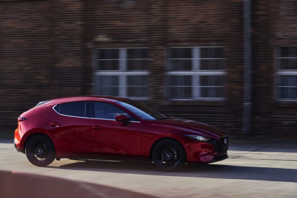 Mazda3 2024: arrivano tanti aggiornamenti e nuovi colori