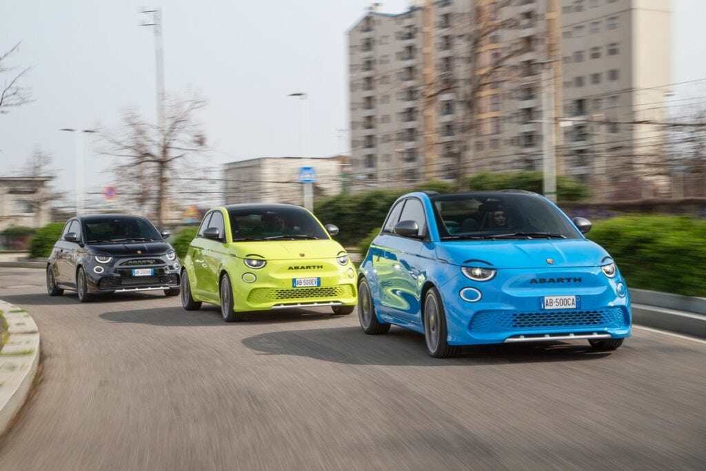 Nuova Abarth 500e elettrica: stile grintoso e guida emozionante