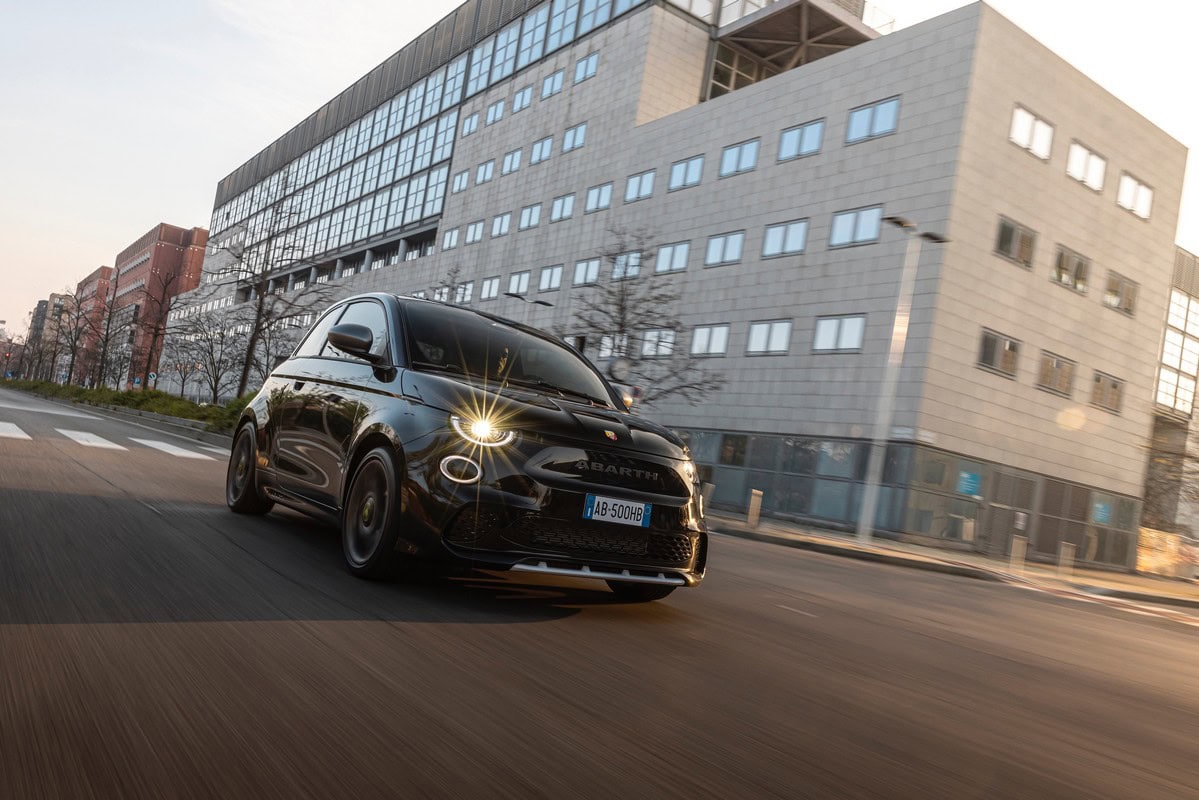 Nuova Abarth 500e elettrica 