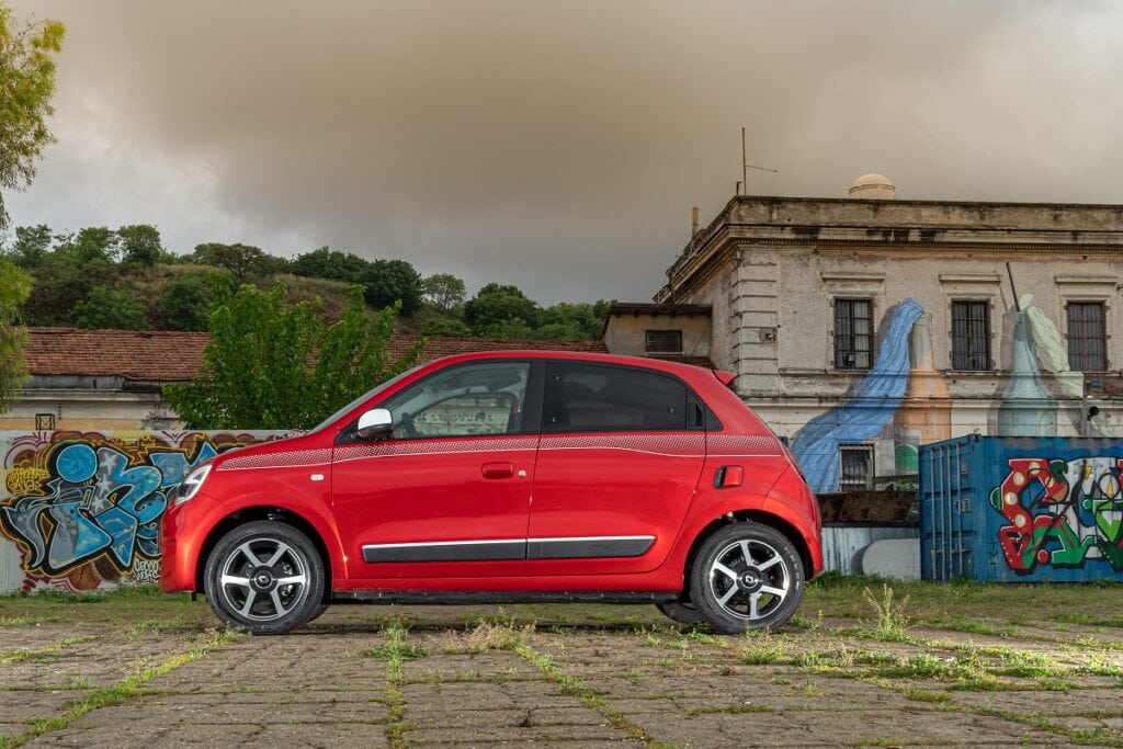 Renault Twingo: la piccola citycar con motore posteriore