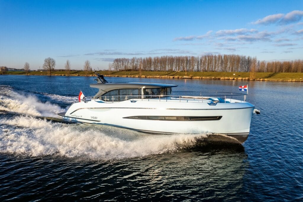 Voyager 50 Coupé: il motoryacht compatto e lussuoso