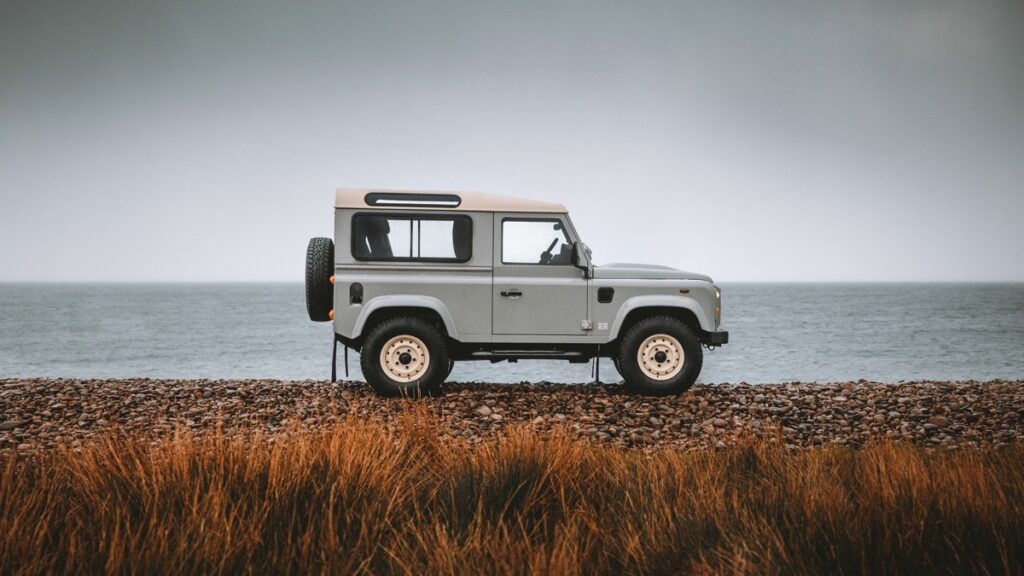 Land Rover Classic Defender Works V8 Islay Edition, ispirata alla serie del 1965