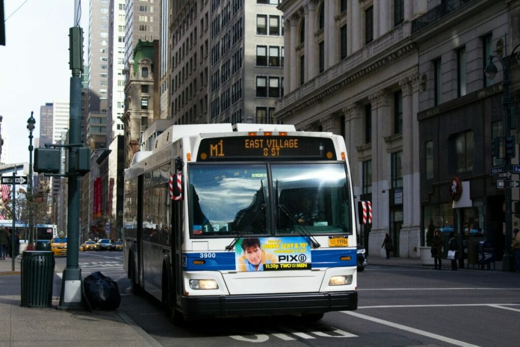 A New York gli autobus daranno le multe