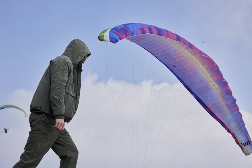 Aeroclub primavera estate 2024 per gli urban air surfers sospesi tra cielo e terra