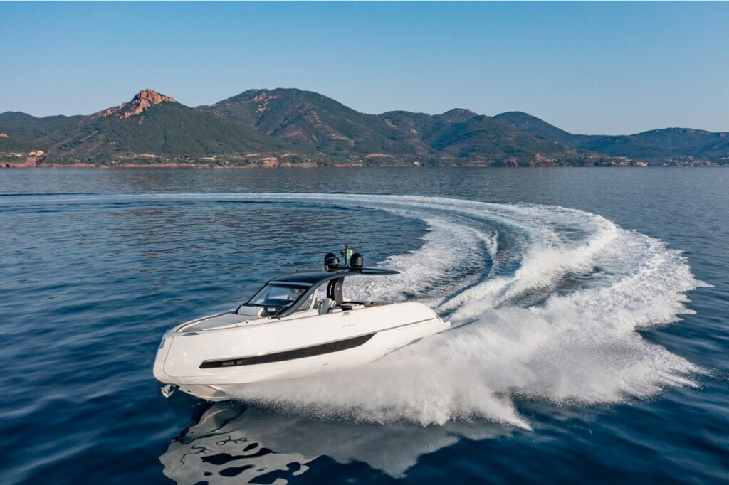 Invictus TT420 Vogue White debutta al Cannes Yachting Festival 2023