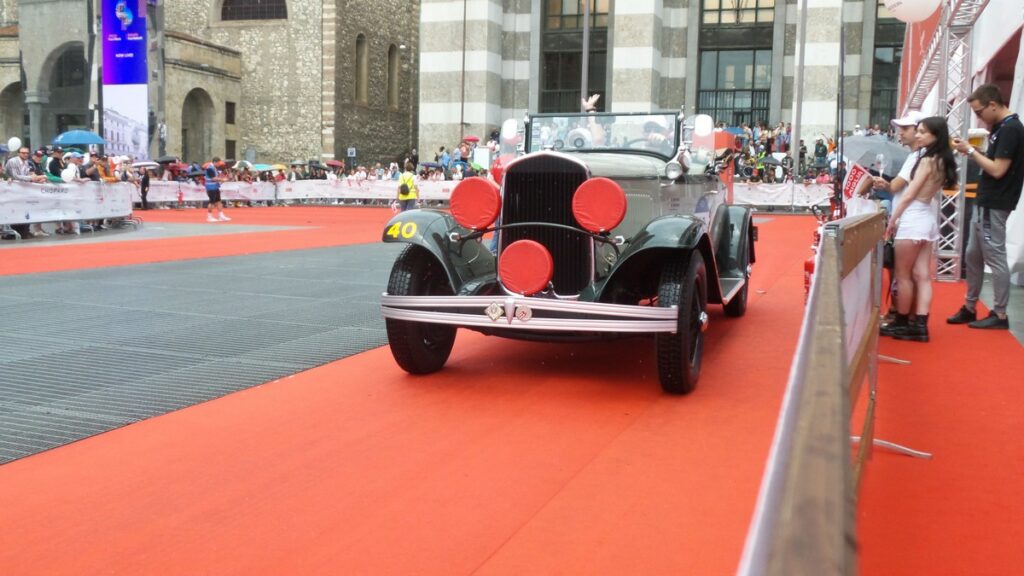 Sono stata alla 1000 Miglia: passione, emozioni e tradizioni, ecco la corsa più bella del mondo