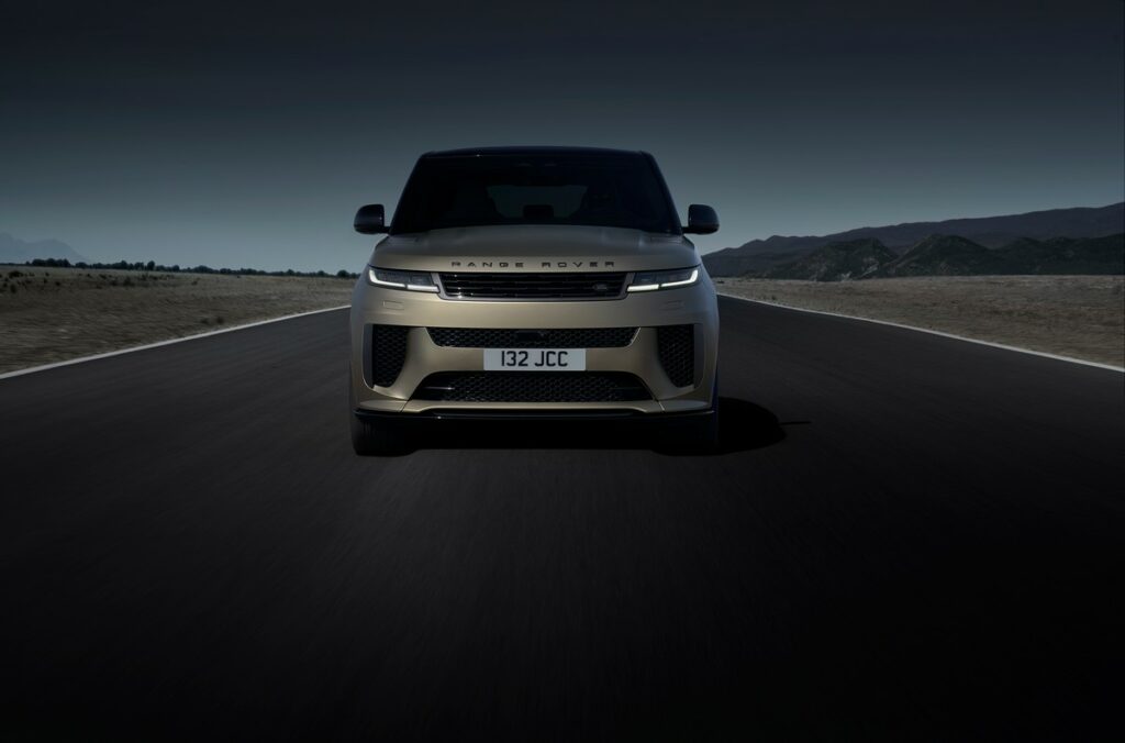 La nuova Range Rover Sport SV da 213.000 euro