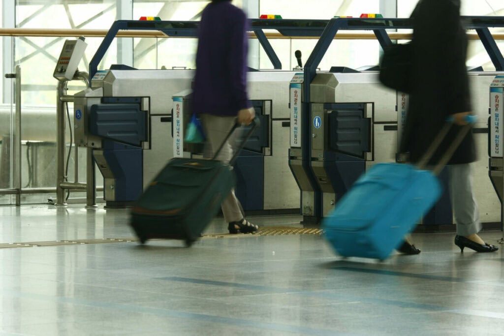 Si può uscire dall’aeroporto durante un lungo scalo?