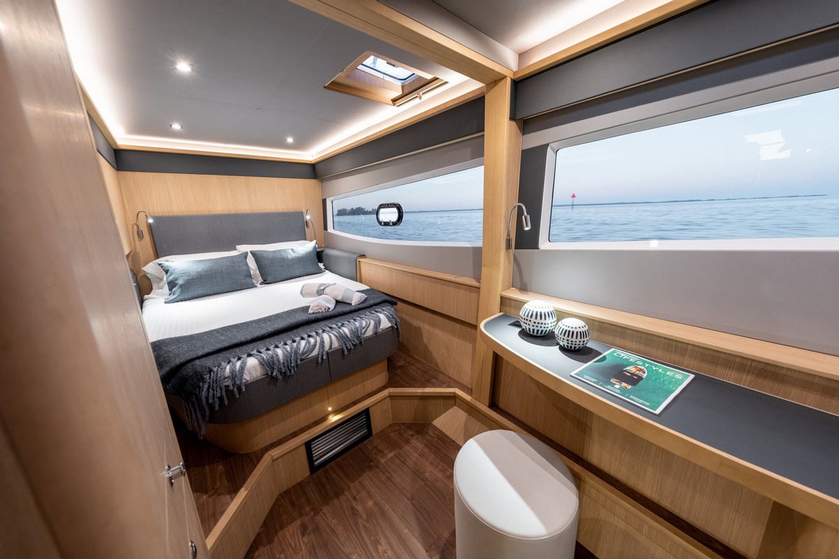 Aquila 42 Yacht