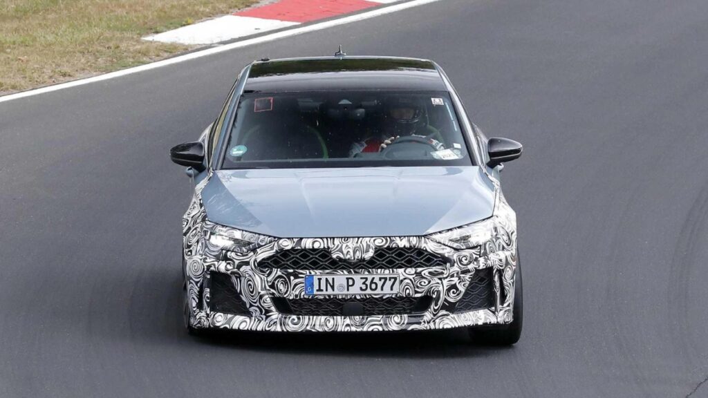 Le foto spia della nuova Audi RS3 apparse in rete
