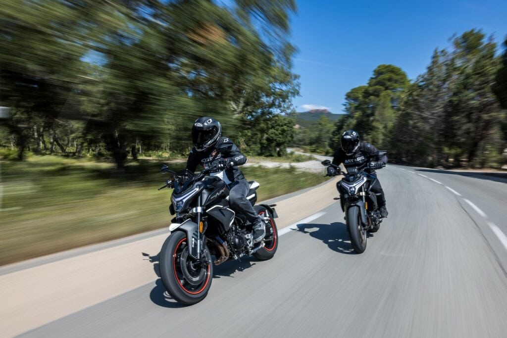 CFMOTO 800NK Sport e Advanced: la naked sportiva e performante