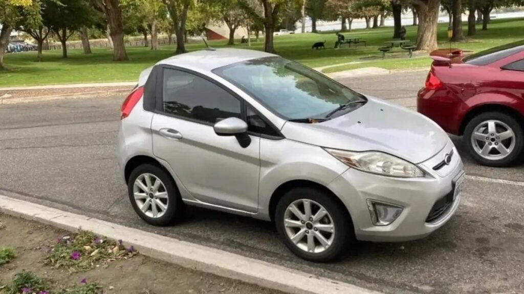 Questa Ford Fiesta “compressa” è una minicar da 5.000 $