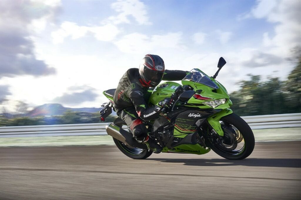 Kawasaki Ninja ZX-4R 2024: la supersportiva arriva a settembre