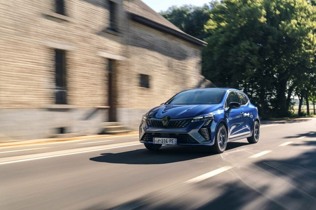 Nuova Renault Clio E-Tech Hybrid, l’ho provata su strada e vi dico che…