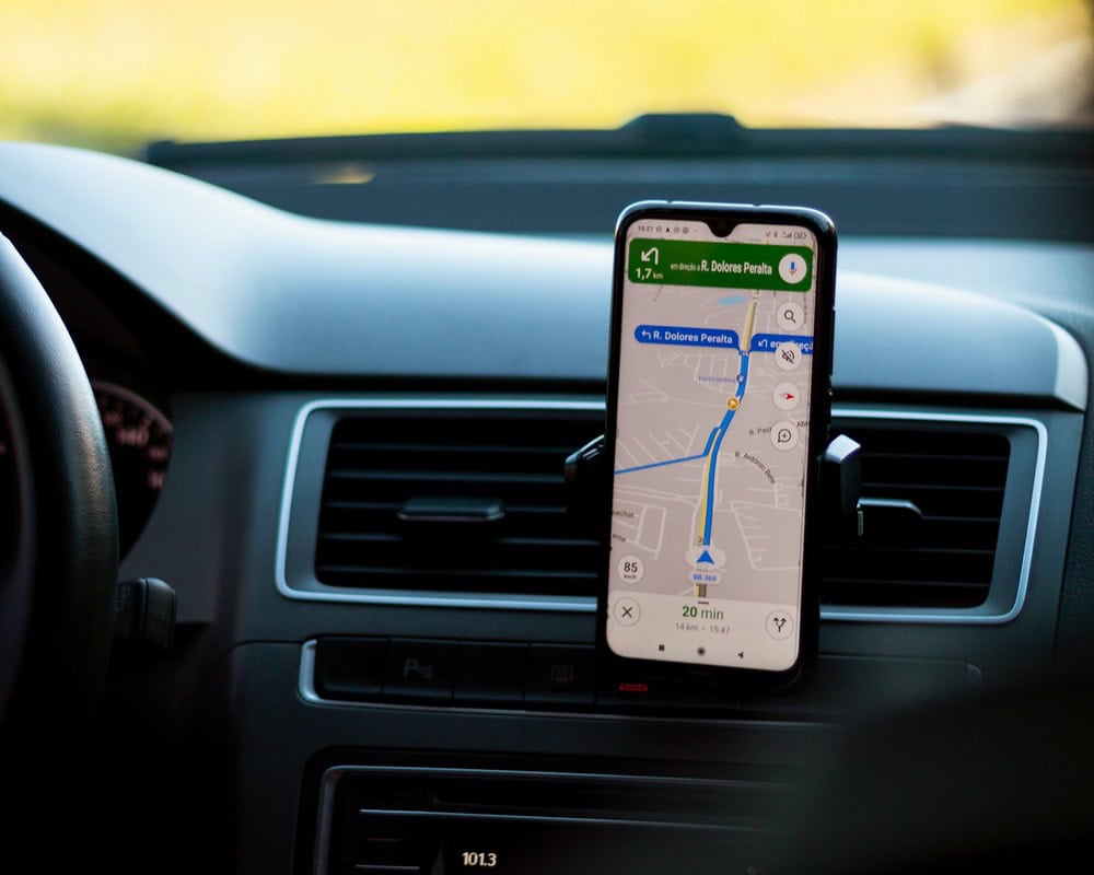 Perché è importante utilizzare un supporto per telefono durante la guida?