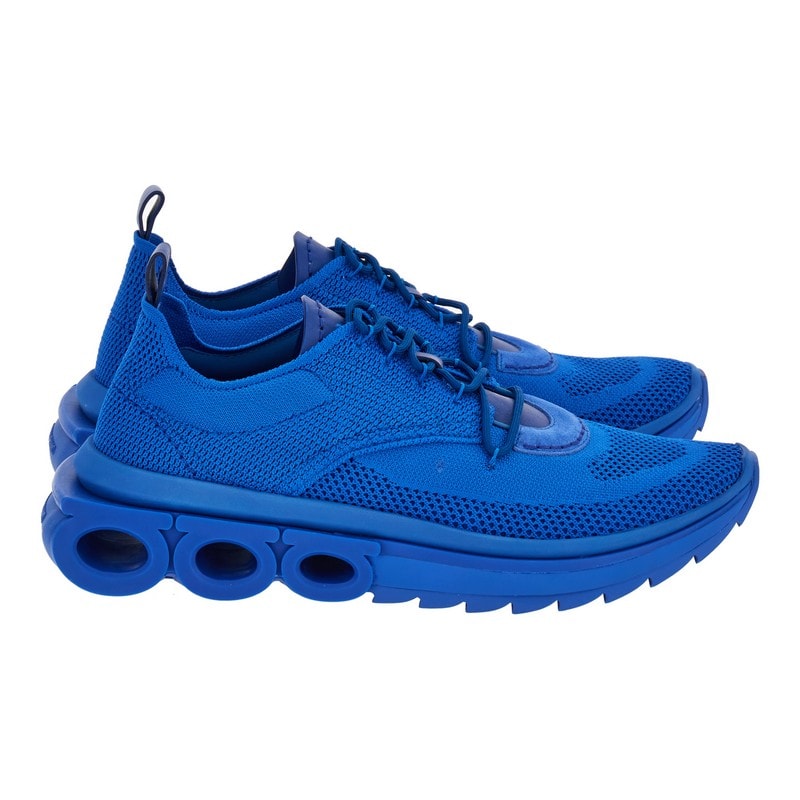 Ferragamo sneaker Pre-Fall 2023: l’heritage si riflette in una silhouette urban active