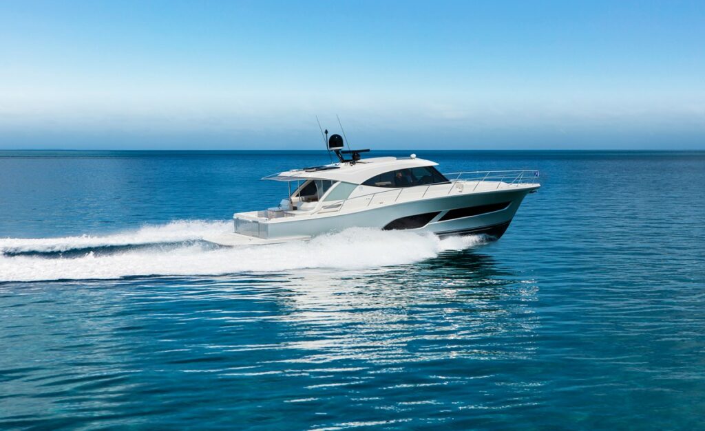 Riviera Cannes Yachting Festival 2023: il debutto dei nuovi modelli SUV 465 e 505