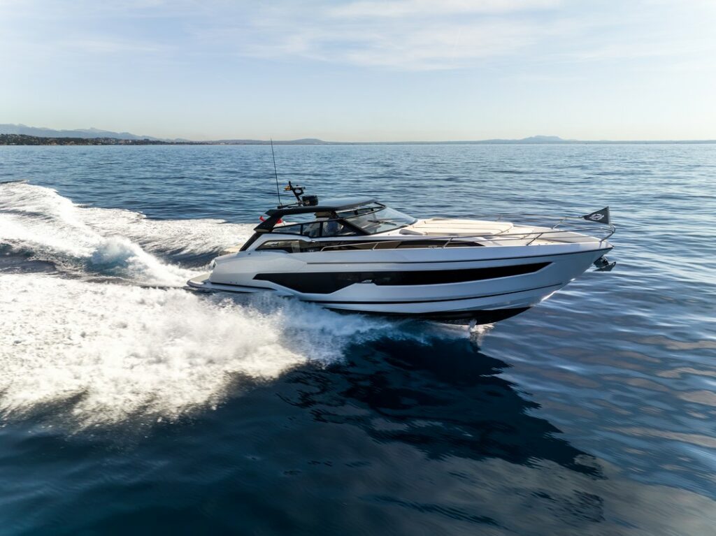 Sunseeker Salone Nautico Genova 2023: il debutto di Superhawk 55 e 75 Sport Yacht