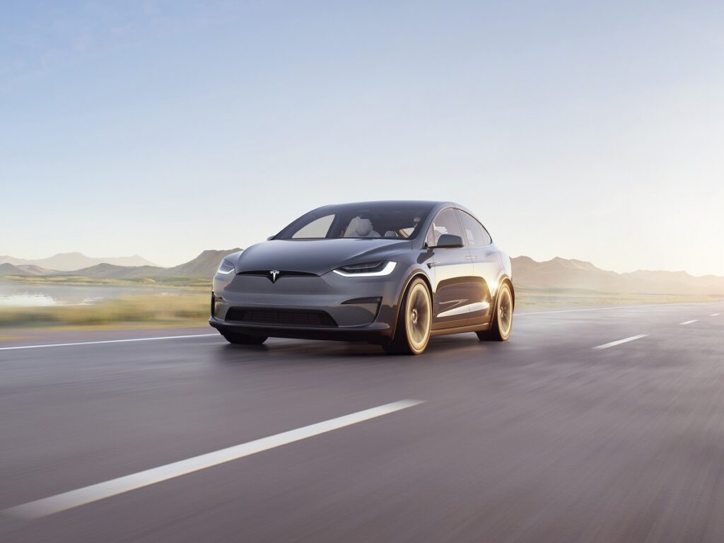 Tesla Model X: autonomia e peculiarità del Suv elettrico imponente
