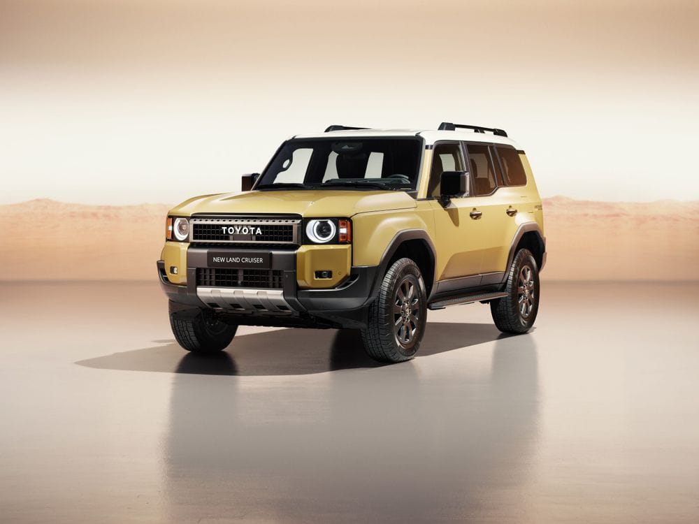 Toyota Land Cruiser 2024: la nuova generazione cambia totalmente in stile retrò