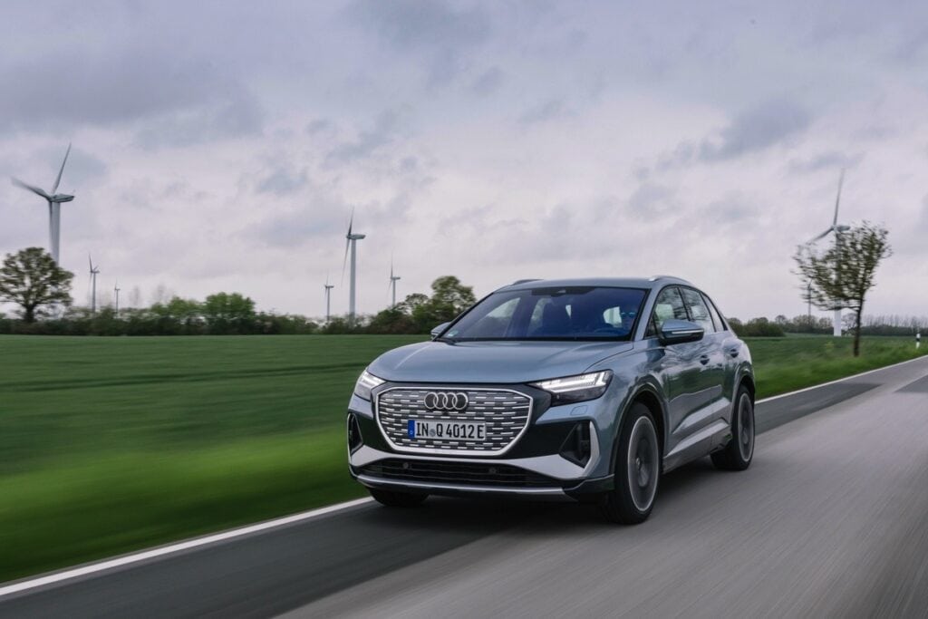 Audi Q4 e-tron si aggiorna con più potenza, efficienza e autonomia