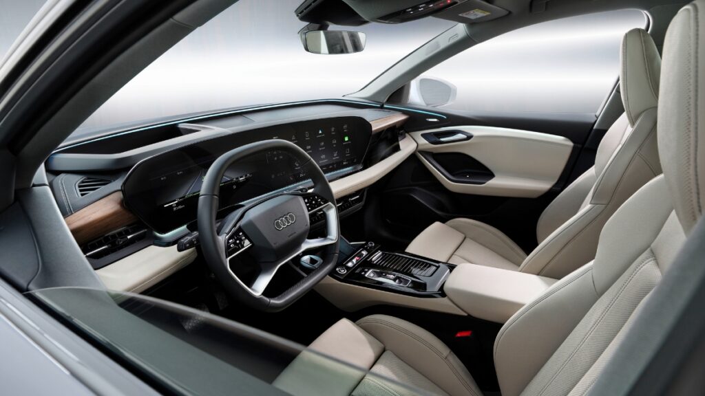 Audi al Salone di Monaco svela interni e tecnologia di Q6 e-tron