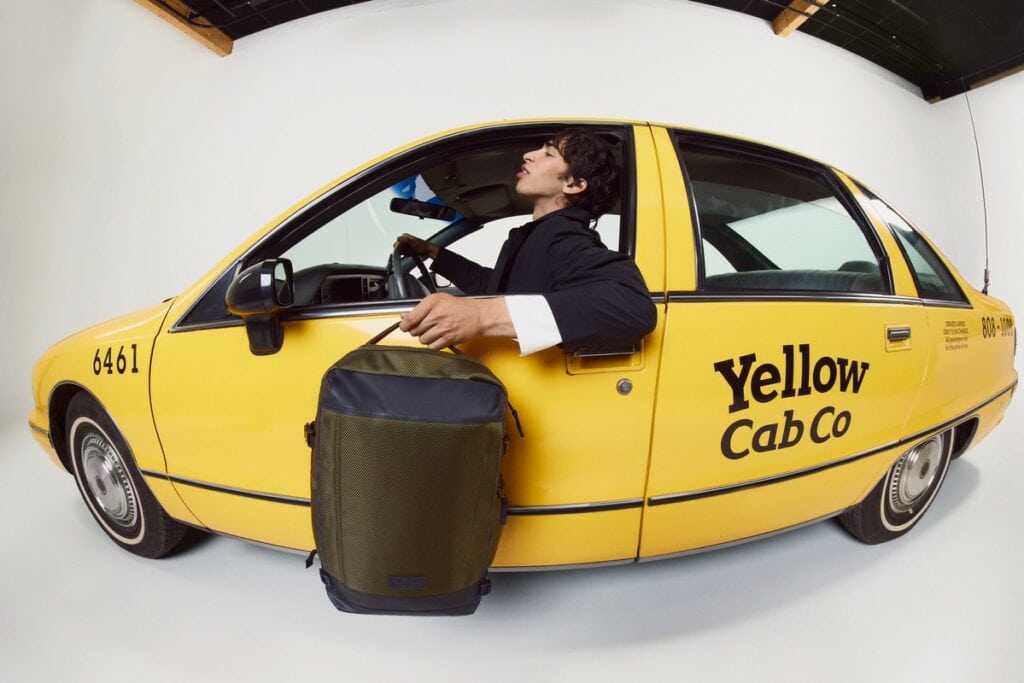 Eastpak collezione CNNCT 2023: i nuovi zaini business, il video della campagna