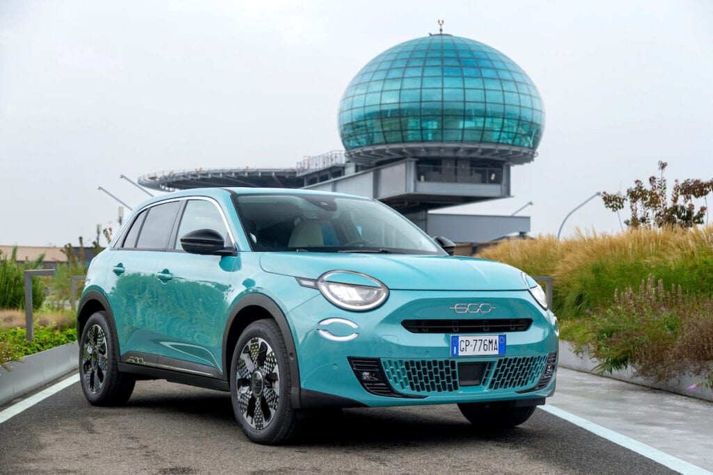 Fiat 600 Hybrid svelata la versione che debutterà nel 2024