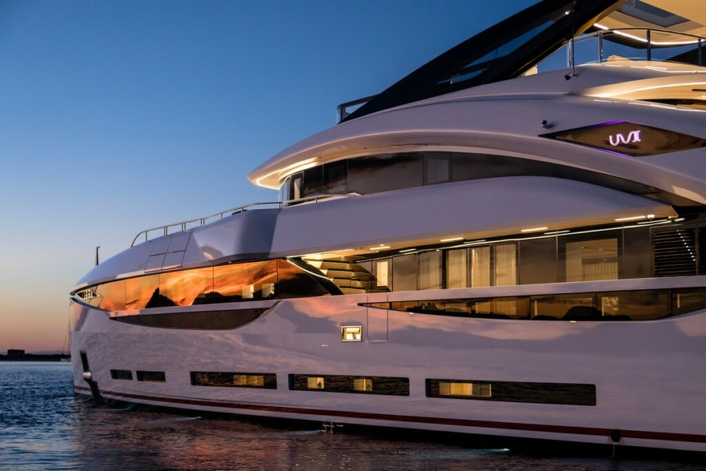 Isa Yachts Gran turismo 45 M My UV II: un concentrato di luce e di design