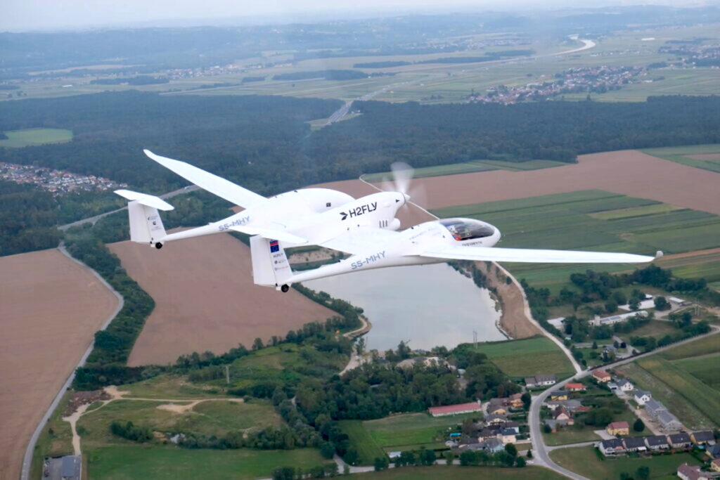 L’aereo a doppia fusoliera di H2Fly effettua il primo volo a idrogeno liquido al mondo