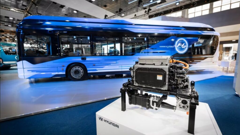 E-Way H2, il bus a idrogeno di Iveco e Hyundai