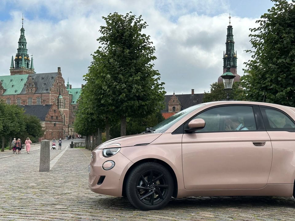 Con la Fiat 500e a Copenhagen e ai “Caraibi del Nord”