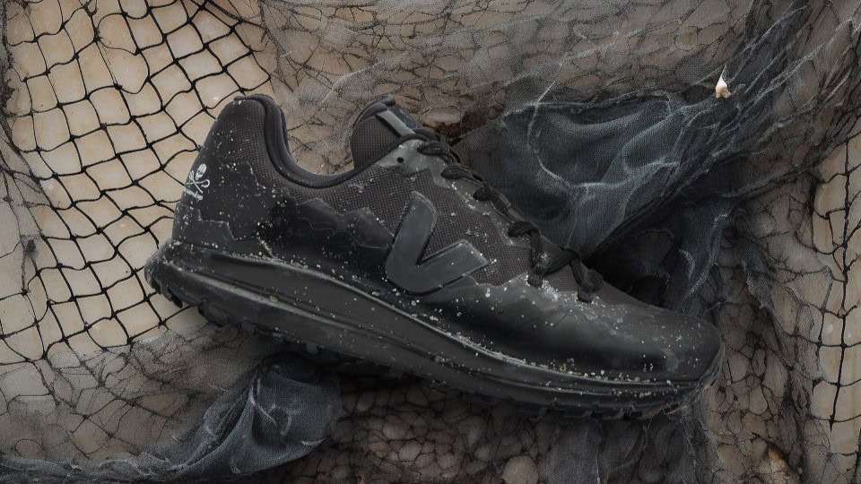 Veja x Sea Shepherd 2023: la sneaker Fitz Roy in versione total black