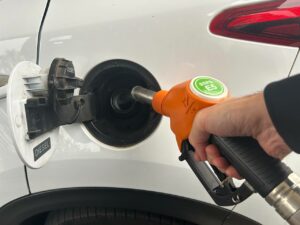 benzina in un'automobile con motore a gasolio