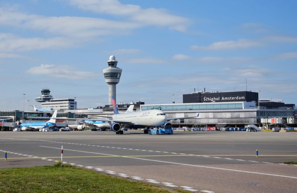 Gli olandesi fanno retromarcia: nessuna riduzione dei voli ad Amsterdam