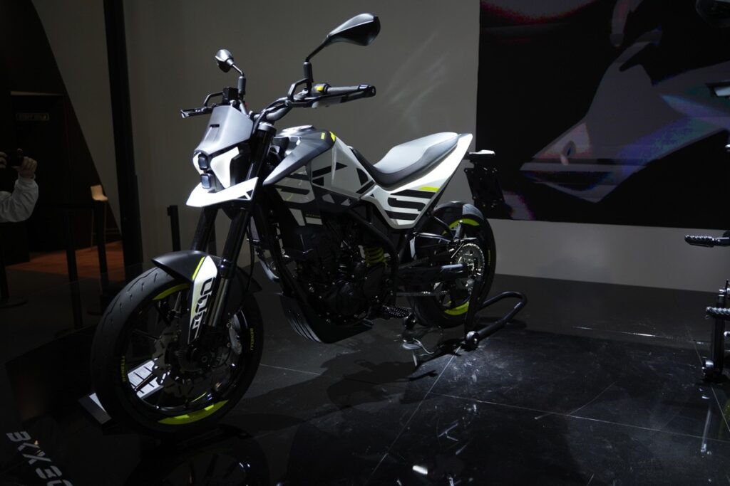 Benelli BKX 300 Adventure e BKX-S 300 Naked ad EICMA 2023