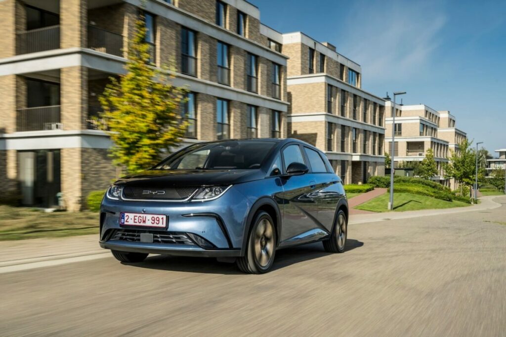Le 10 auto elettriche sotto i 45.000 euro con più autonomia nel 2024