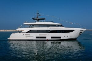 Custom Line Navetta 33