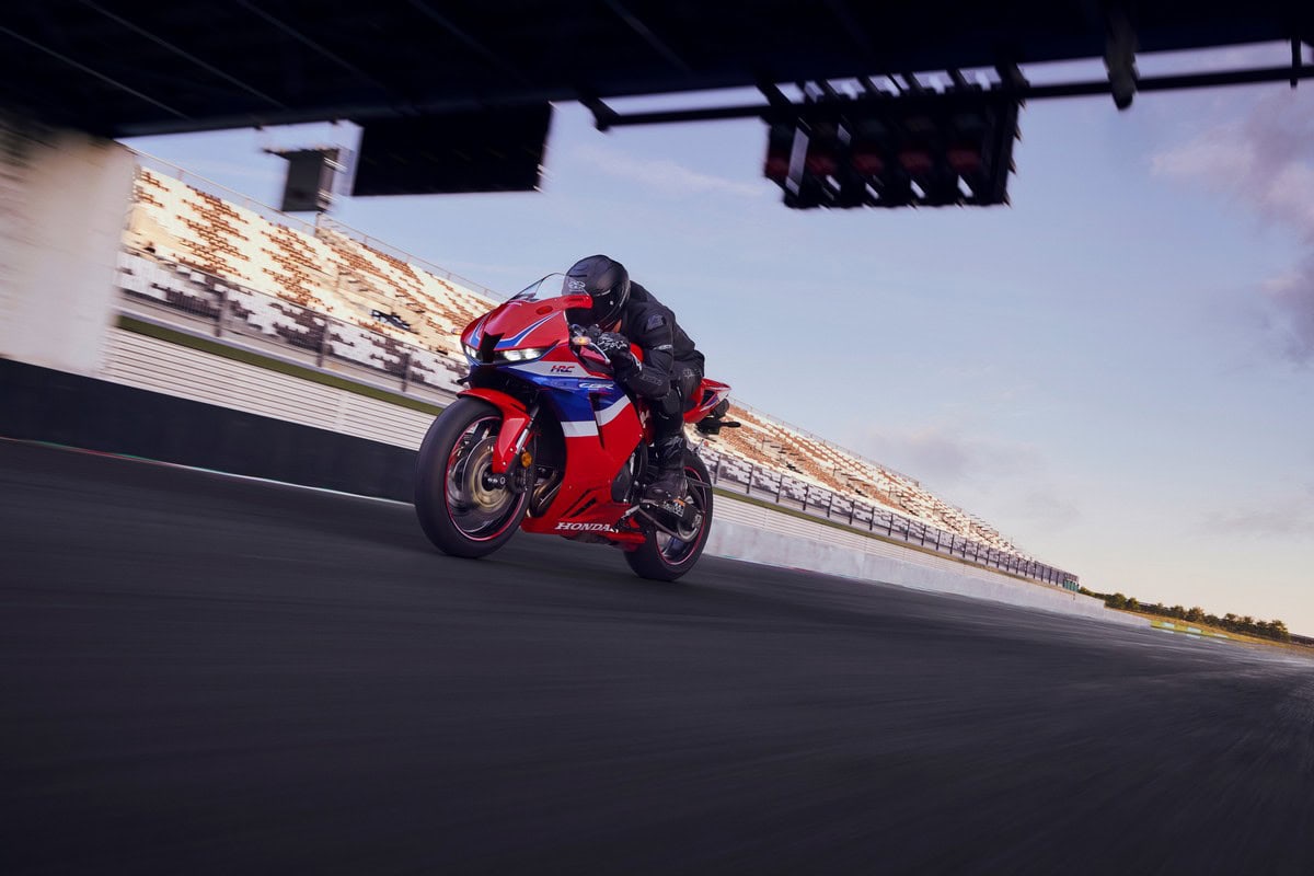 Honda CBR600RR 2024 motore, prezzo e caratteristiche