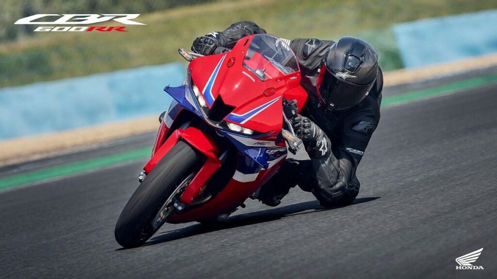 Honda CBR600RR 2024: torna la sportiva a quattro cilindri